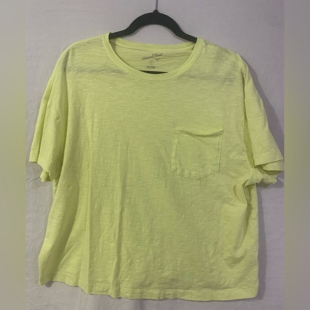 UEC Universal Thread Light Yellow Short Sleeve Tee size L